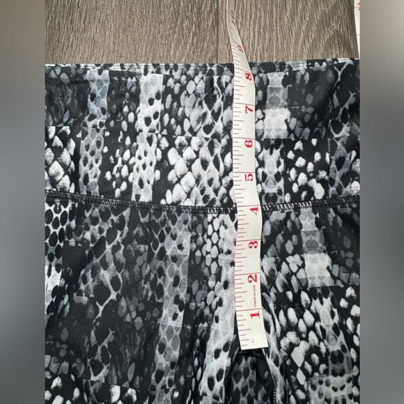 Playground Pant Snakeskin Black White Leggings Size Small - Picture 7 of 8